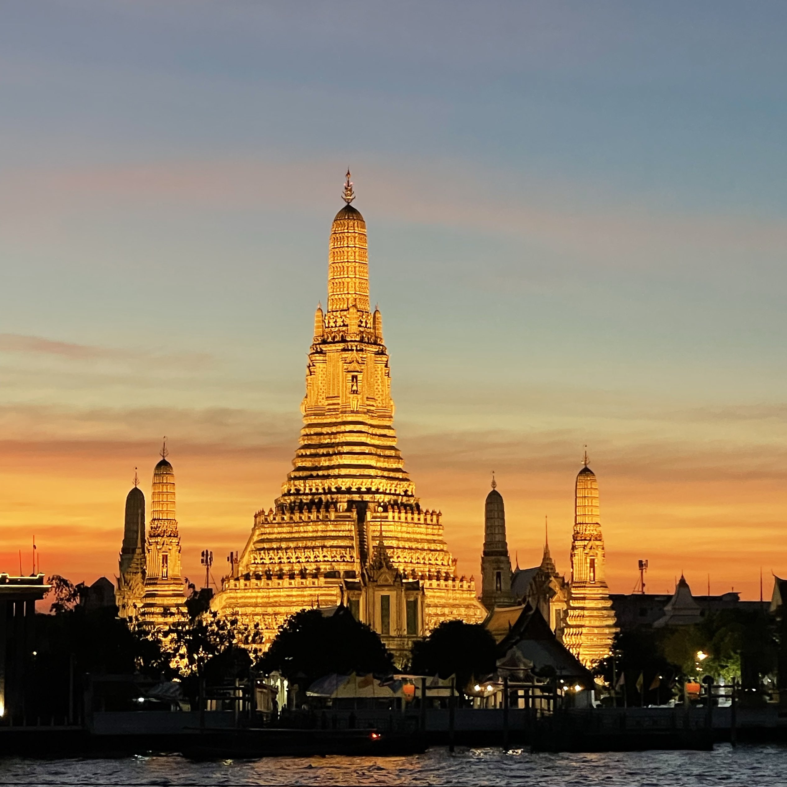 Wat Arun Ratchawararam Ratchawaramahawihan, Bangkok - Temple of Dawn ...